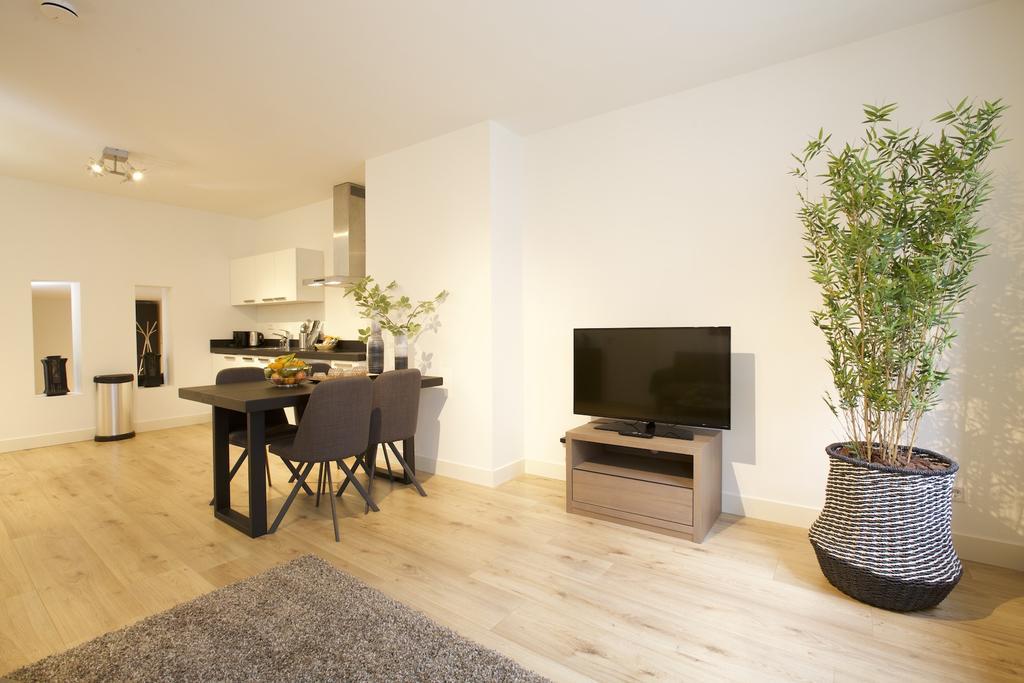 Canal Garden I By Vgw * Utrecht